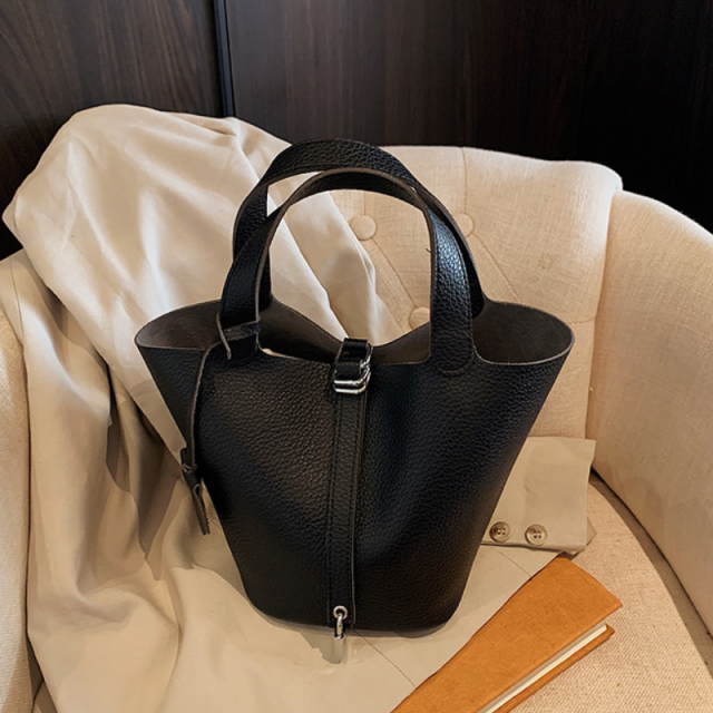 Chic Everyday Large Bucket Bag