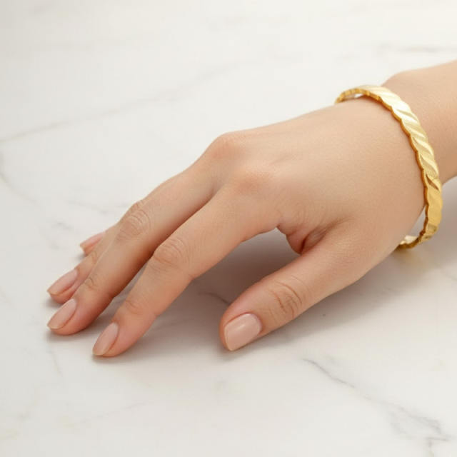 Elegant Gold-Tone Autumn Bracelet