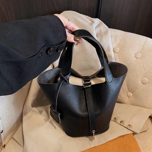 Chic Everyday Large Bucket Bag
